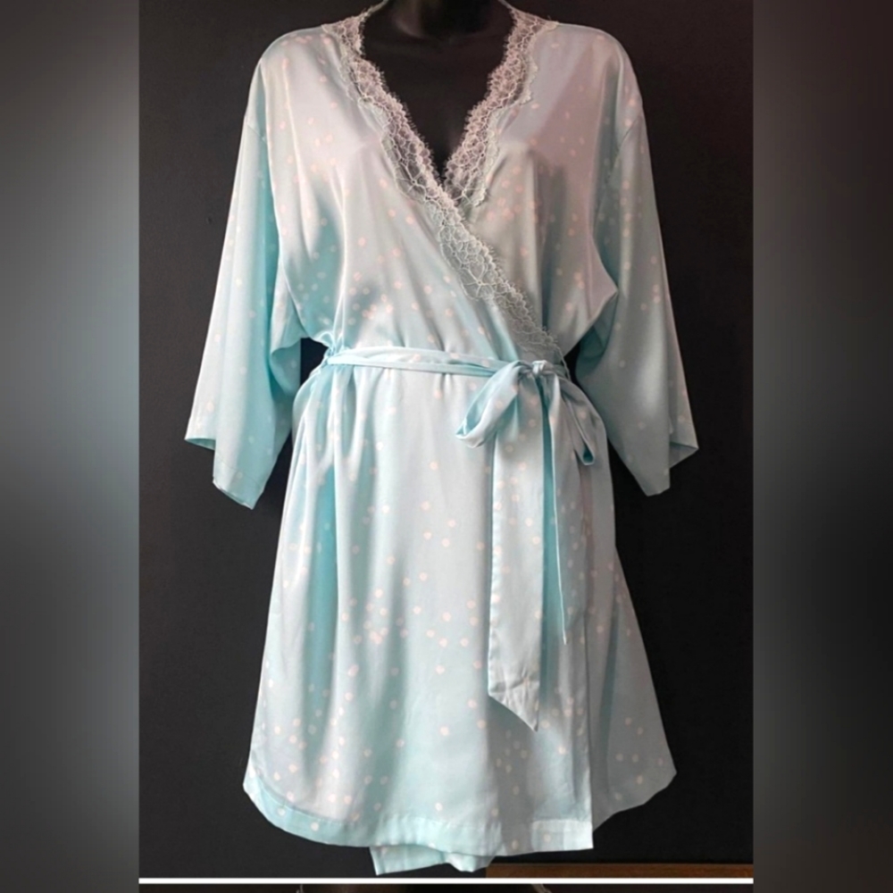 Polka dot robe